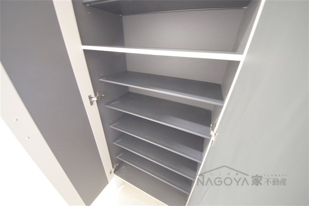 リ　ブラン東別院 玄関