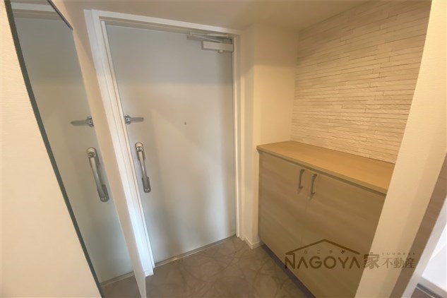 エスペランサ上前津 玄関