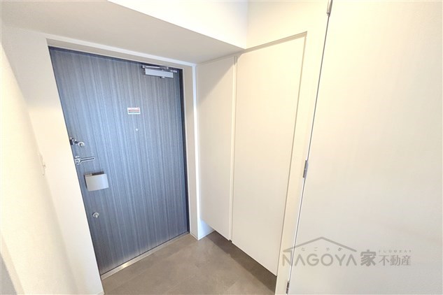 ヒヴィ・カーサ名駅西 玄関