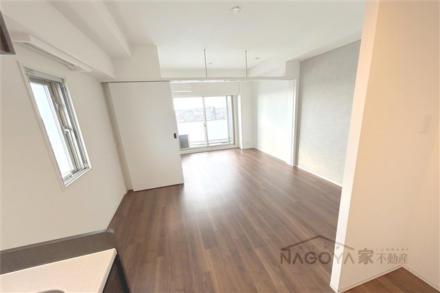 ヒヴィ・カーサ名駅西 リビング