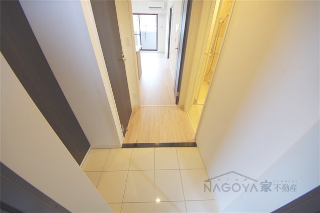 GRANDUKE代官町reverso 玄関