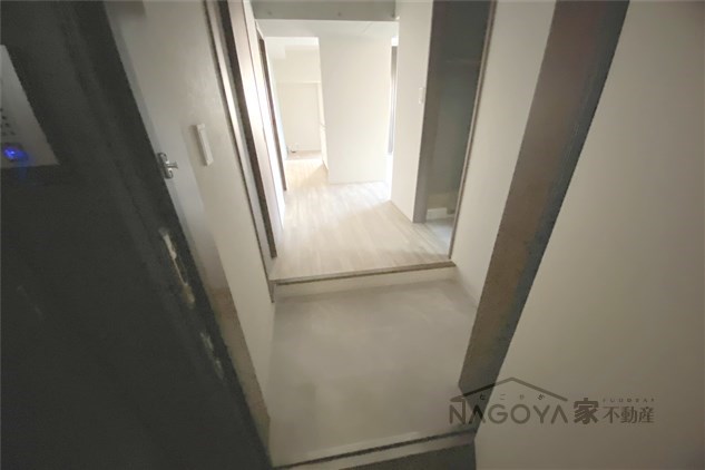 レジデンスT・L新栄 玄関