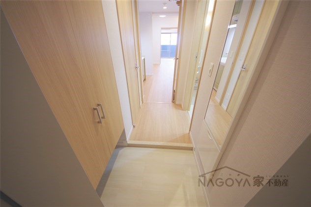 グランルクレ新栄イースト 玄関