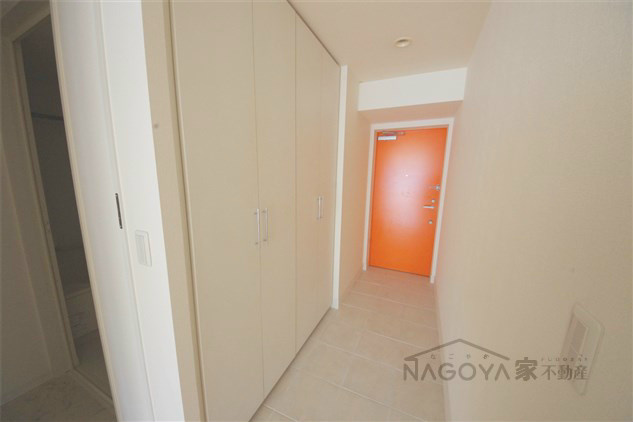 エスティメゾン葵 玄関