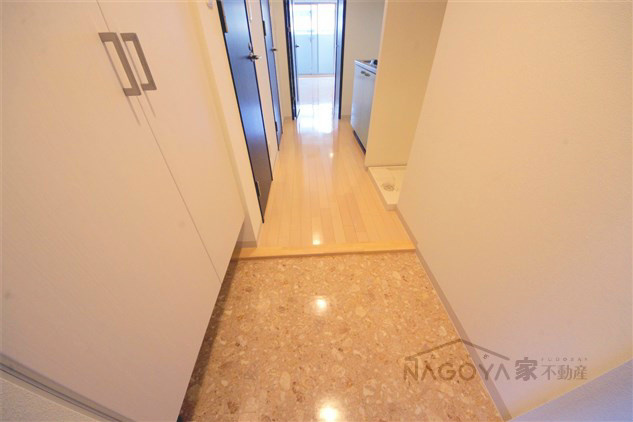 エルスタンザ徳川 玄関