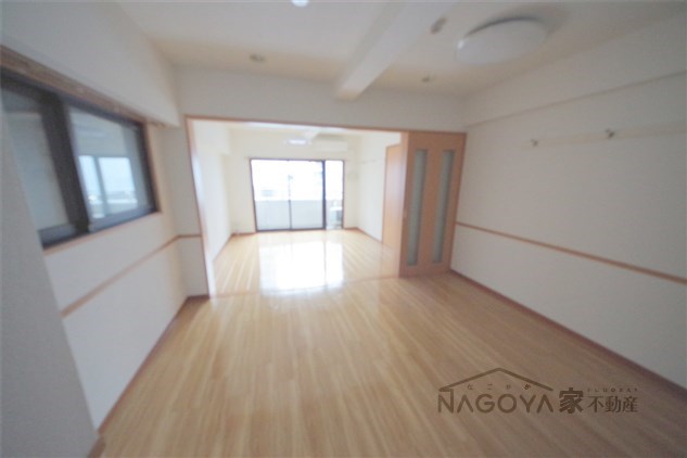 サンマルノウチビル リビング