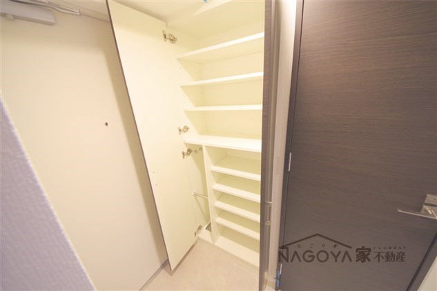 エステムコート名古屋栄プレシャス 玄関