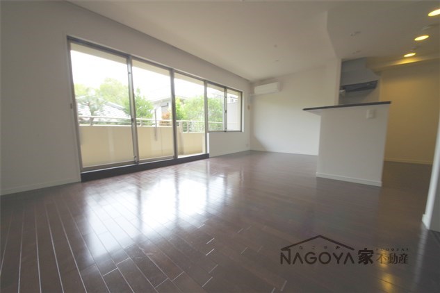 レザンドール東山元町 リビング