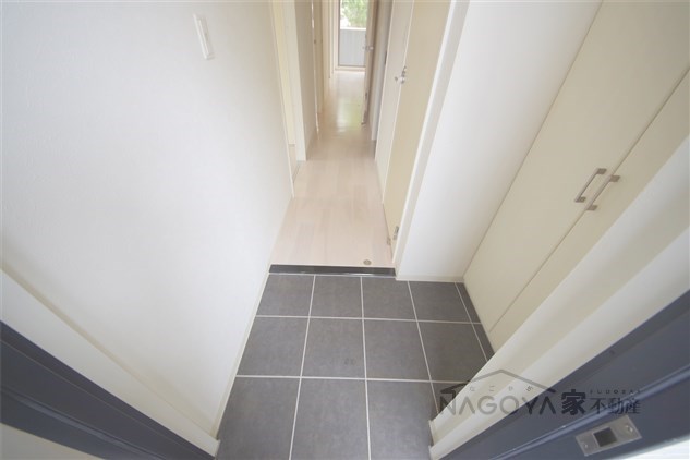 Live Flat上前津 玄関