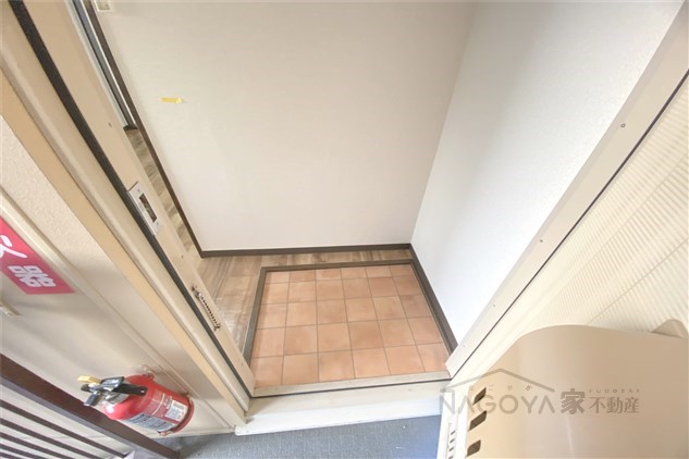 フォーヴル代官 玄関