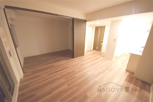 S-RESIDENCE茶屋ヶ坂East リビング