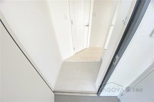 エスリード新栄テセラ 玄関