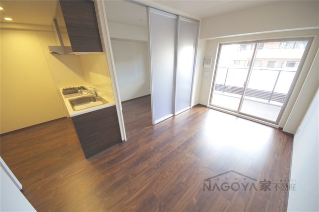 プレサンスグラン栄THE　TOWER リビング