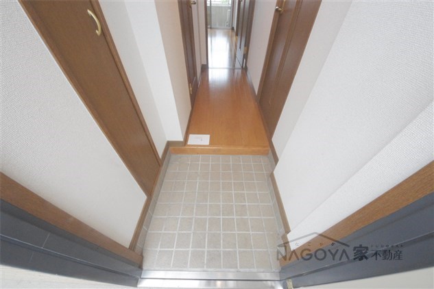 ＦＪ日進通 玄関