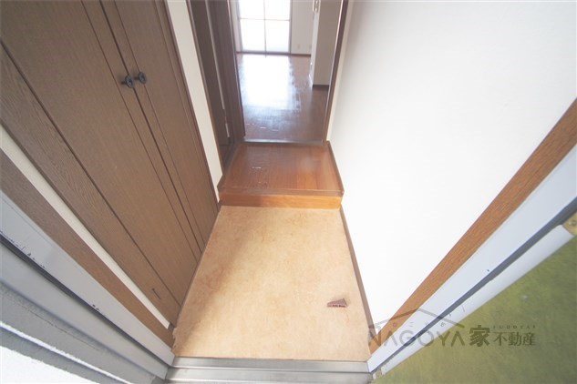 アーバン佐々木３６ 玄関