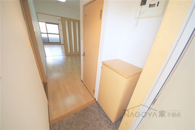 メゾン田代本通 玄関