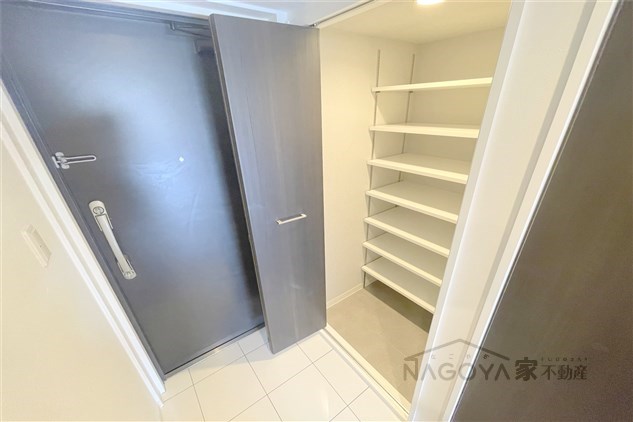 LiveFlat吹上 玄関