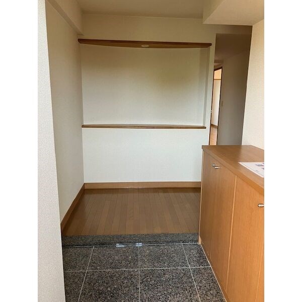 ルミナス山手 玄関