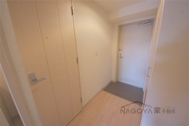 フローライト上前津 玄関