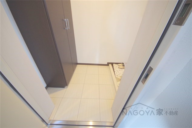 ラヴィータ泉 玄関