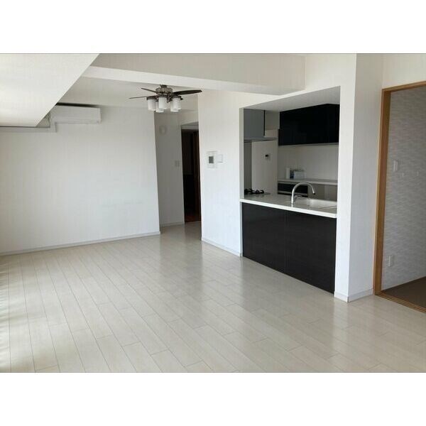 アドリーム八事雲雀ヶ岡 リビング