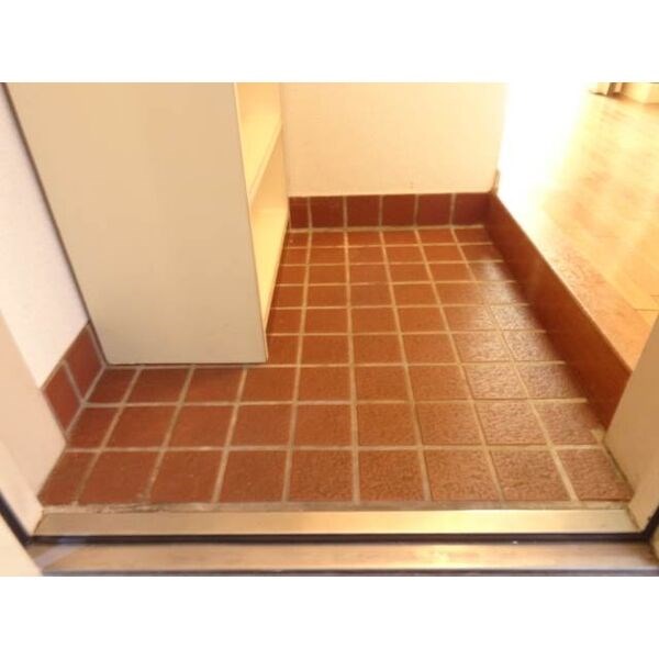 サンローラン泉 玄関