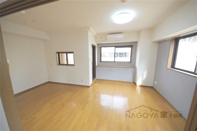 アーバンラックス今池 リビング