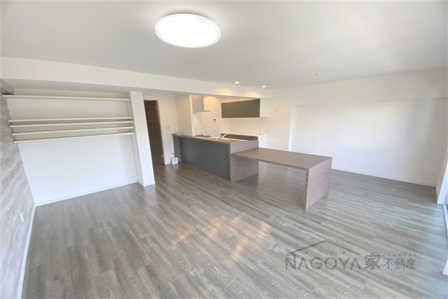 クレッセンド清水ヶ岡 リビング