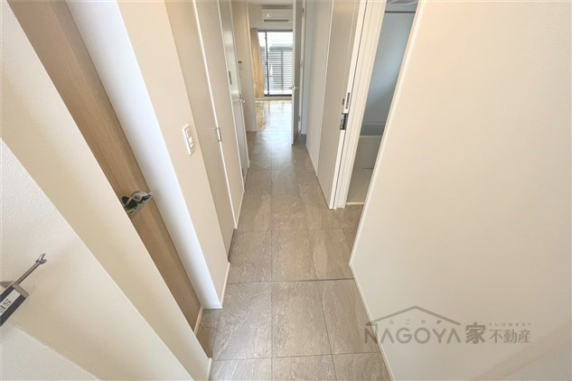 シーズンフラッツ矢場 玄関