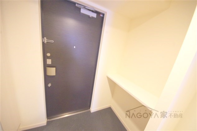 プレサンス新栄ユリシス 玄関