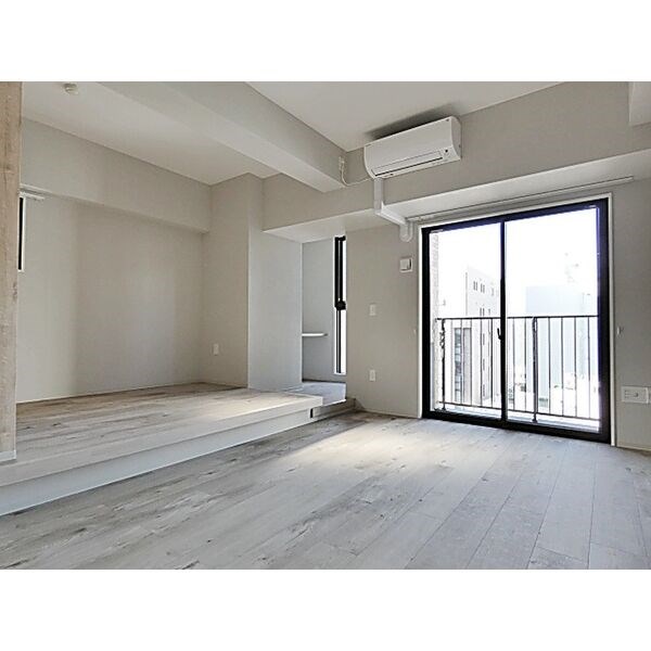 The　9th　Residence　Sakae　Side リビング