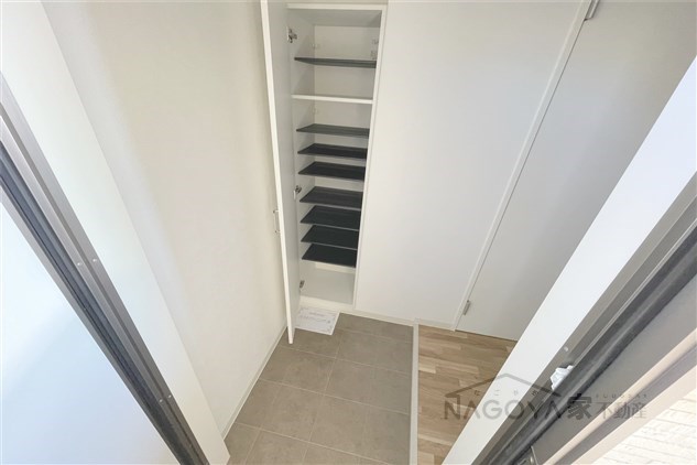 Katze志賀本通 玄関