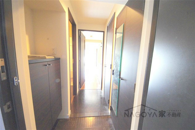 グラヴィス鶴舞 玄関