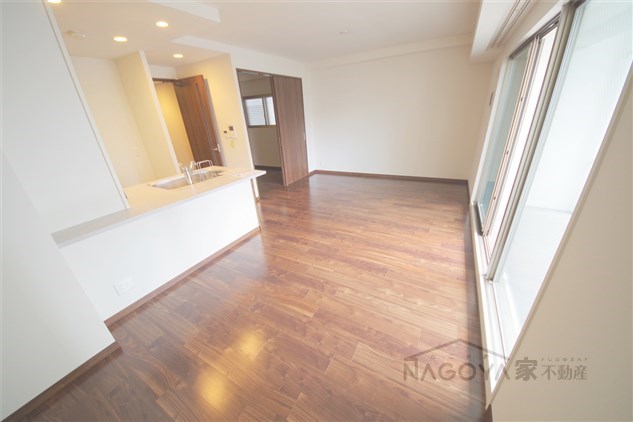 プレサンスロジェ熱田六番町 リビング