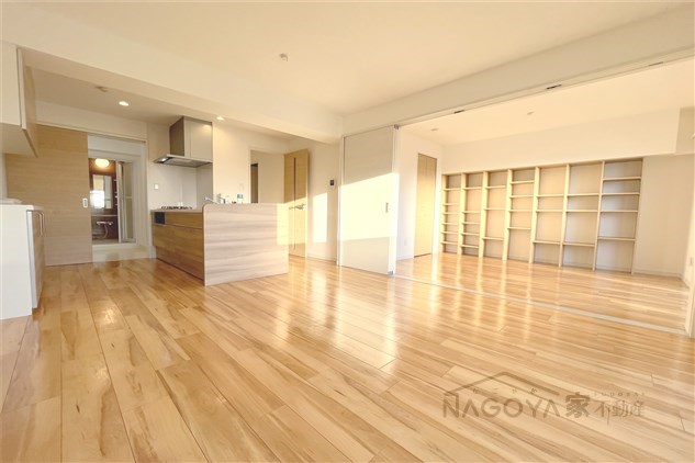 クレッセンド清水ヶ岡 リビング