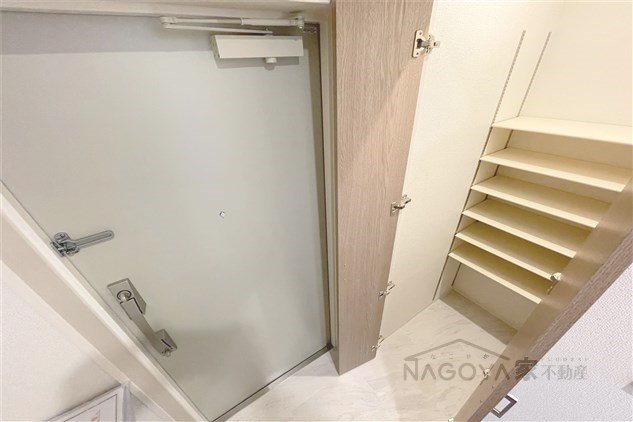 アールグラン瑞穂 玄関