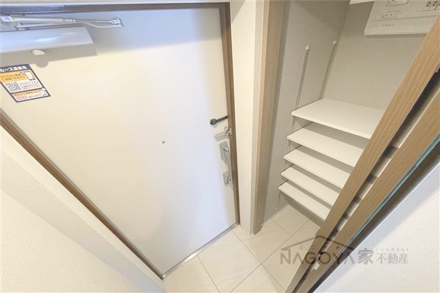 NISSYO　BUILDING 玄関