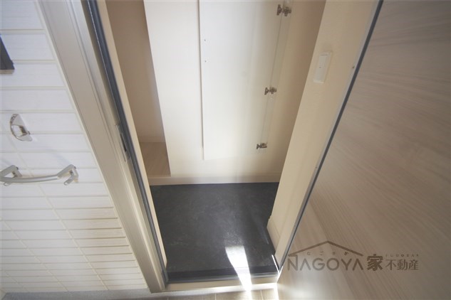 サニーコート平和 玄関