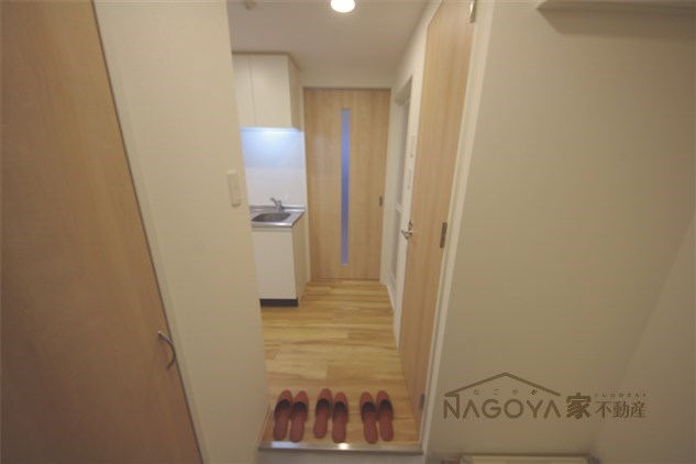 パルティール上前津 玄関