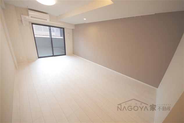 ロイヤルカーサ千種 リビング