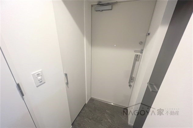 シーズンフラッツ千種 玄関