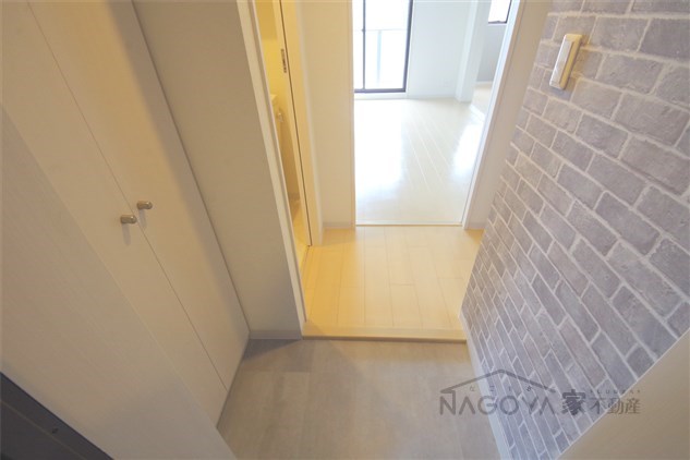 VERITAS IZUMI 玄関