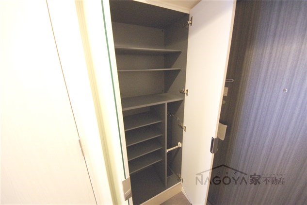 アステリ鶴舞エーナ 玄関