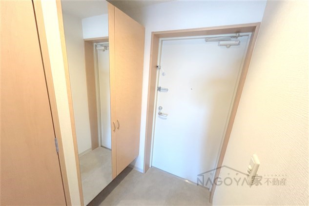 Gramercy Shirakawa Koen 玄関