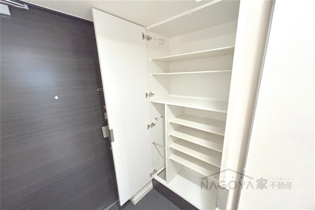 プレサンス上前津エレスタ 玄関