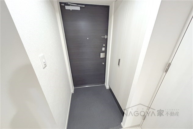 プレサンス上前津エレスタ 玄関