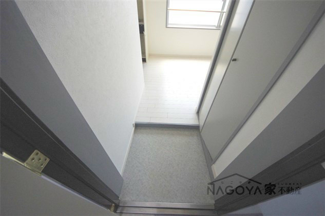 レジデンスウィズマイガレージ 玄関