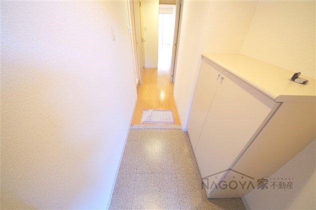 ソーラスフロント富船 玄関