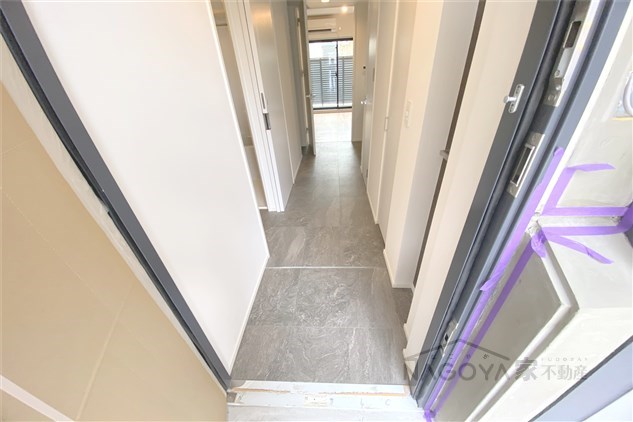 シーズンフラッツ矢場 玄関