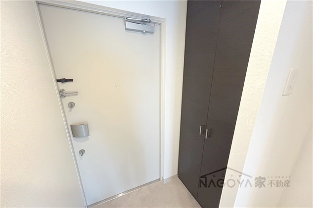 エステムコート名古屋葵 玄関